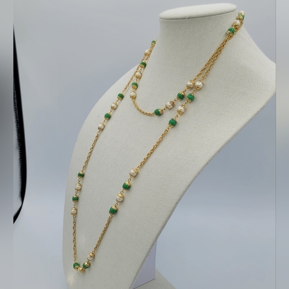 Vintage Necklace Goldtone Faux Pearl & Green Necklace #751 - Picture 3 of 12